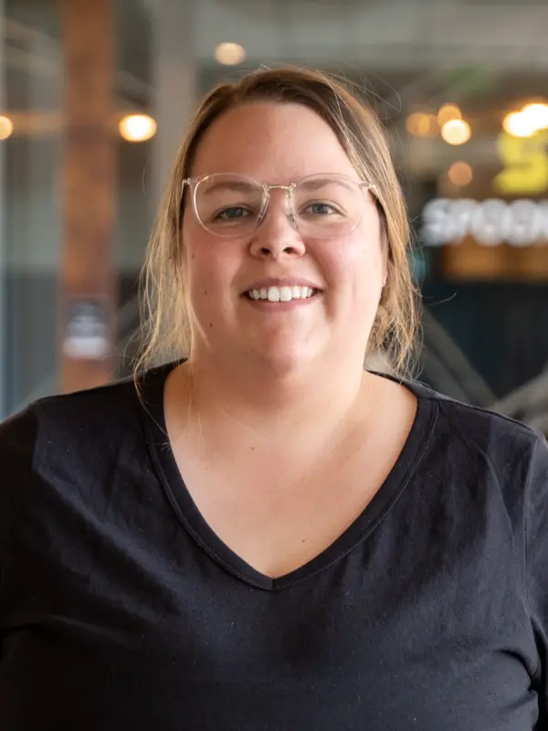 Angela Gonsalves headshot