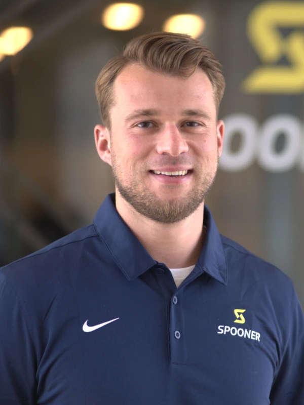 Piotr Findera headshot