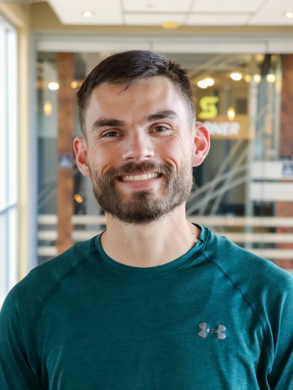 Steven Esquer headshot