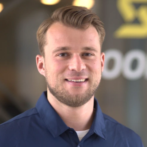 Piotr Findera headshot