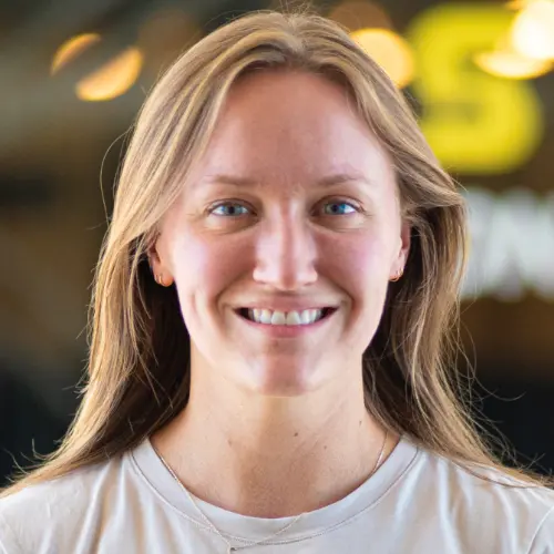 Caroline Bennett headshot