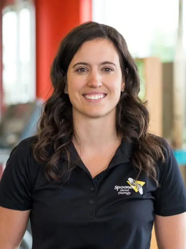 Holly Hussey headshot