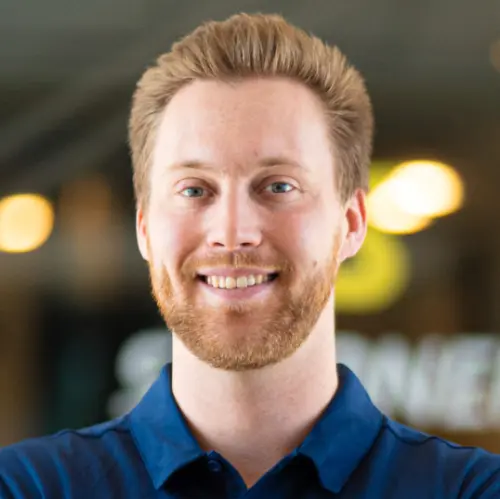 Zach Brooks headshot