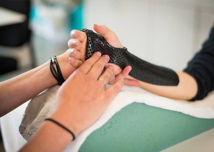 A patient getting a hand splint fitted.