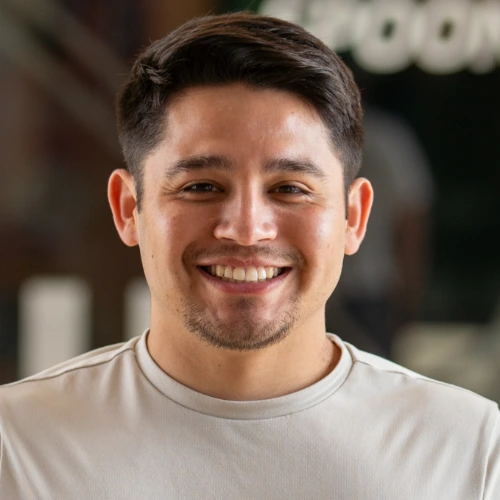 Osvaldo Olivares headshot