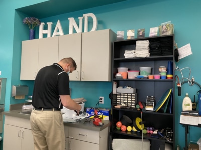 Ty prepares a custom splint for a radial nerve palsy patient