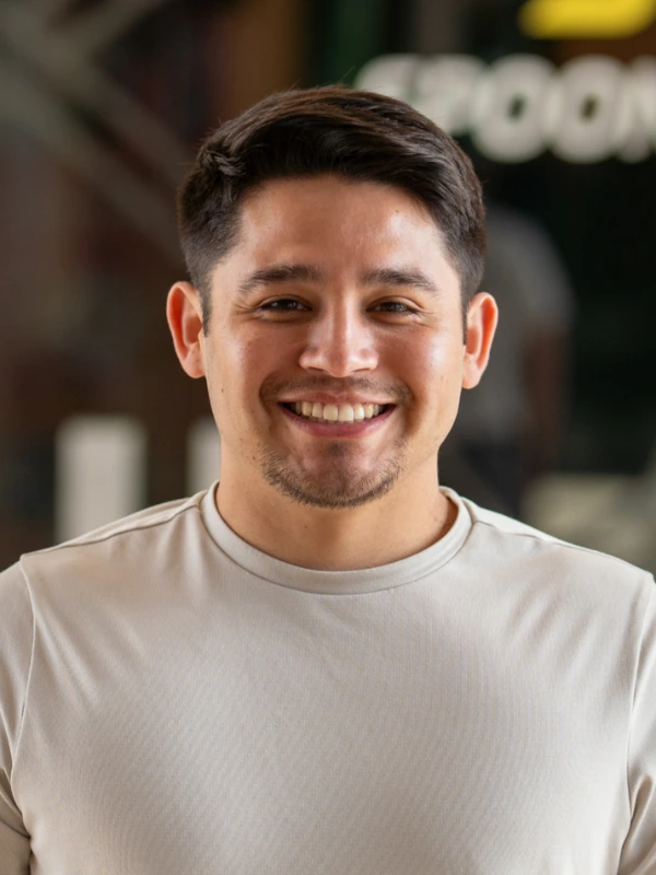 Osvaldo Olivares headshot