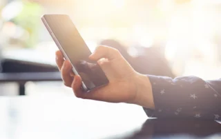wrist pain from cell phone use