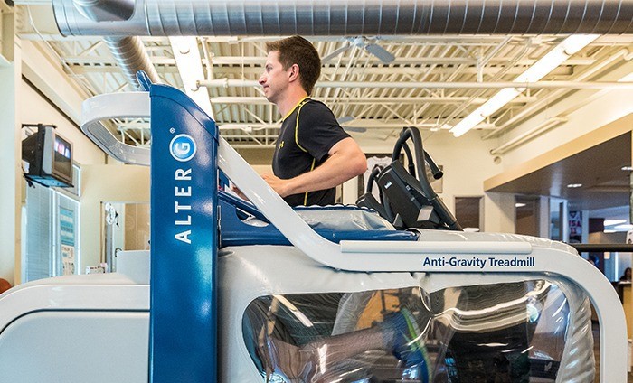 runner using the alterg anti gravity treadmill