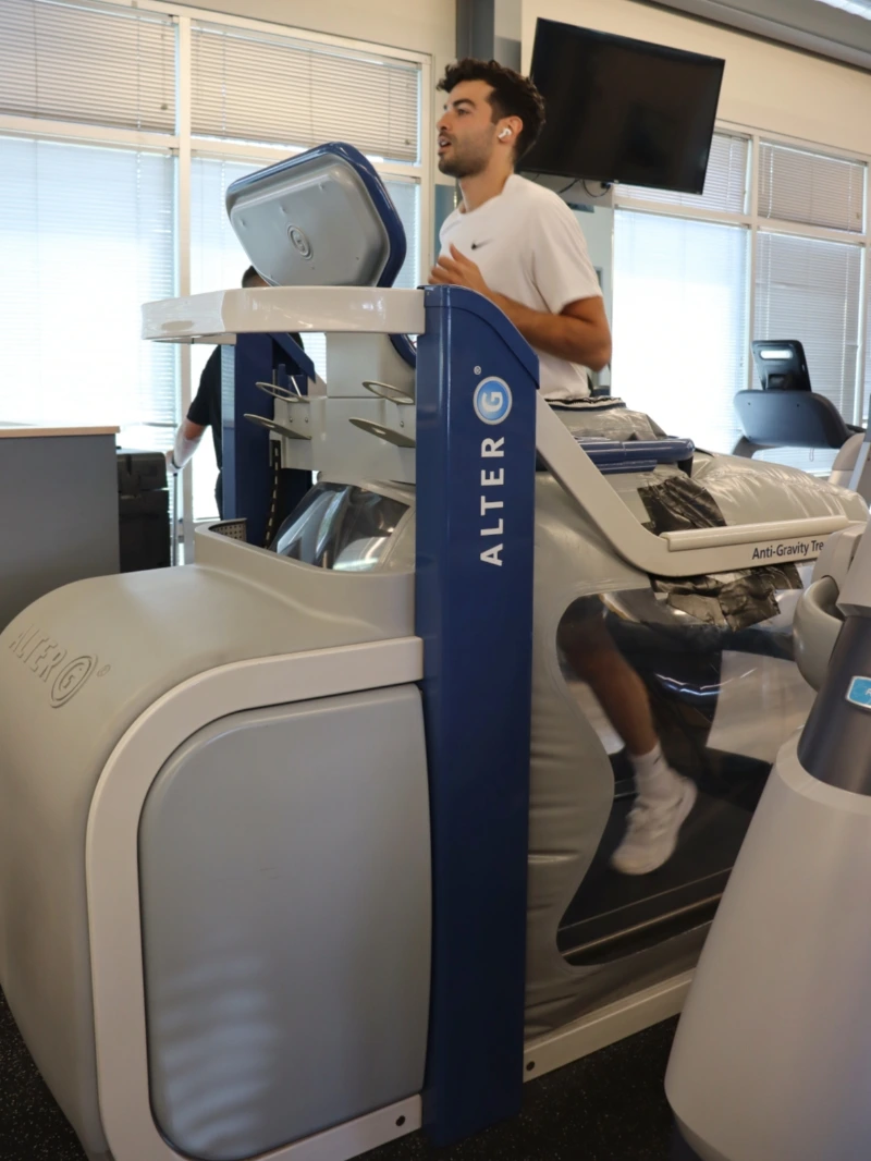 out-Alter G page image Image of a man running in an alter g treadmill